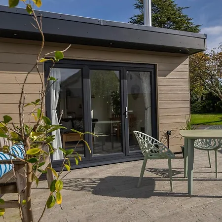 Olverstone Lodge, A Beautiful Cornish With Wood Burner & Garden セント・オーステル