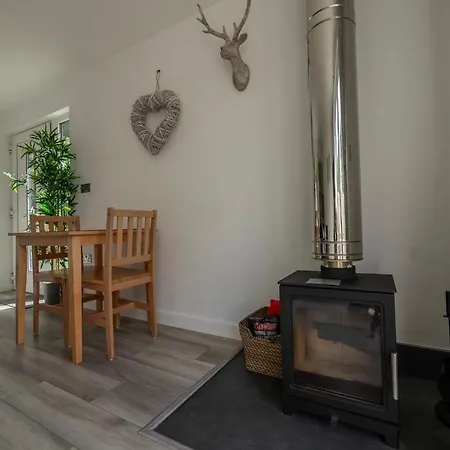 Olverstone Lodge, A Beautiful Cornish With Wood Burner & Garden アパート